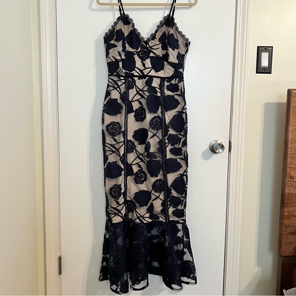 Lulus midi lace body con dress